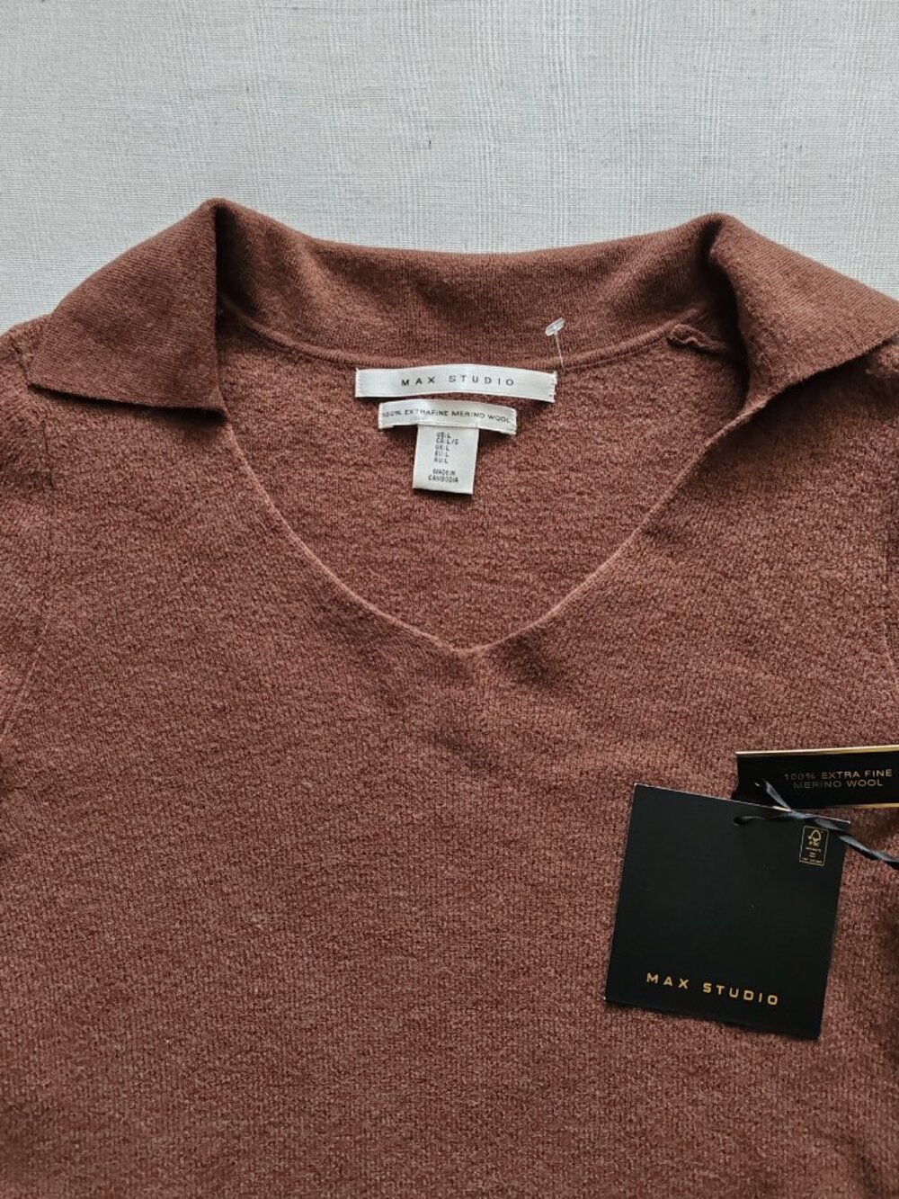 Max Studio Brown V-Neck Ribbed Sweater - Picture 3 of 10